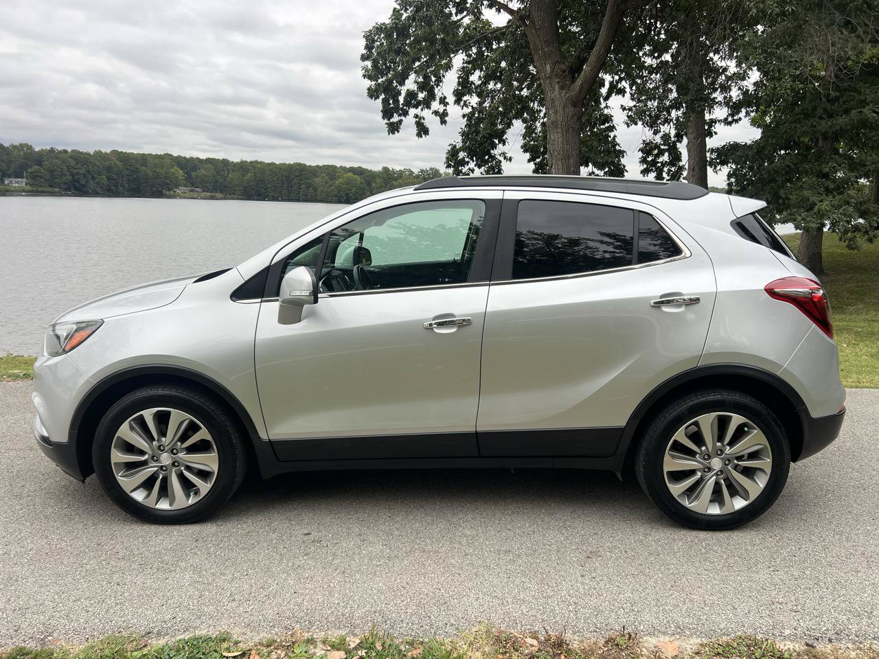 Used 2017 Buick Encore Preferred FWD image 1