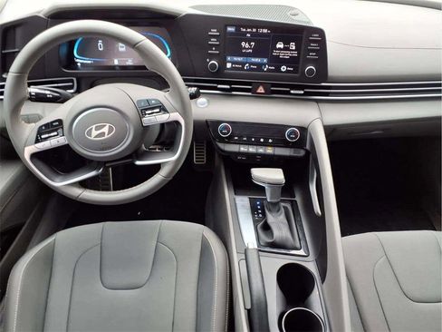 Certified 2025 Hyundai Elantra Sport image 10