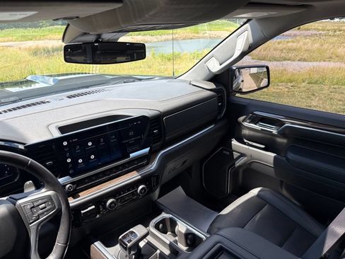 Used 2022 Chevrolet Silverado 1500 LT Trail Boss w/ LT Trail Boss Premium Package AWD/4WD image 58