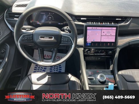 Used 2025 Jeep Grand Cherokee Limited w/ Luxury Tech Group II image 13