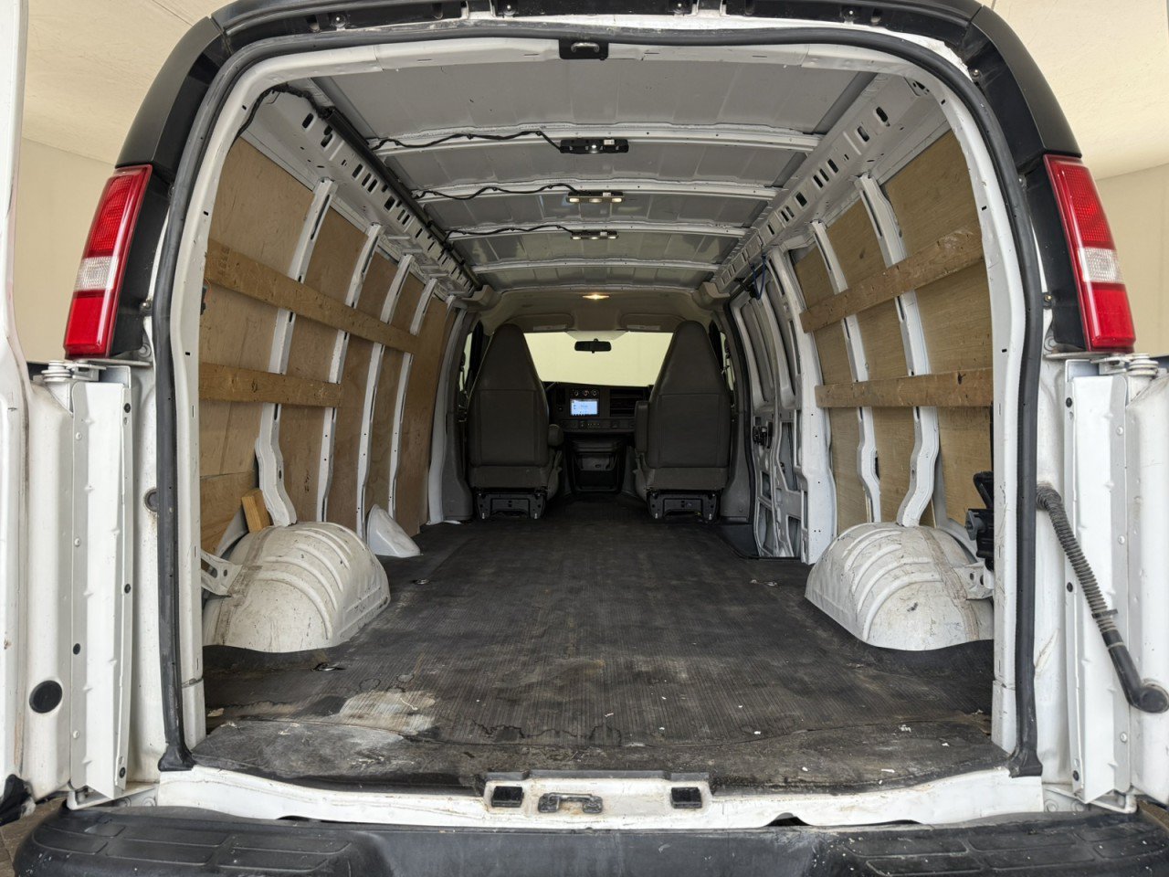 Used 2022 Chevrolet Express 2500 Extended w/ Driver Convenience Package RWD image 7