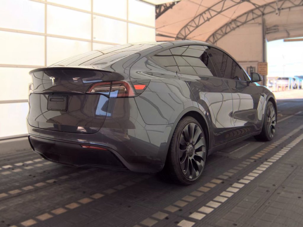 Used 2022 Tesla Model Y Performance AWD/4WD image 4