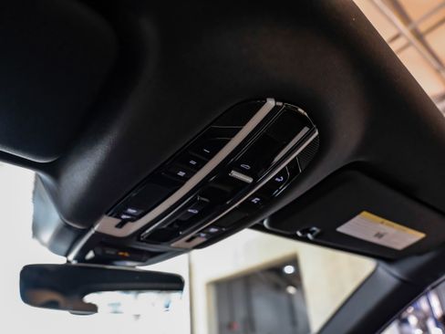Used 2019 Porsche Cayenne AWD/4WD image 32