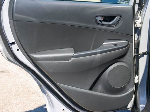 Used 2023 Hyundai Kona SE FWD image 11