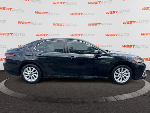 Used 2021 Toyota Camry LE FWD image 6