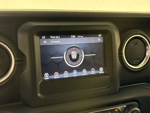Used 2018 Jeep Wrangler Unlimited Sahara w/ Cold Weather Group AWD/4WD image 22