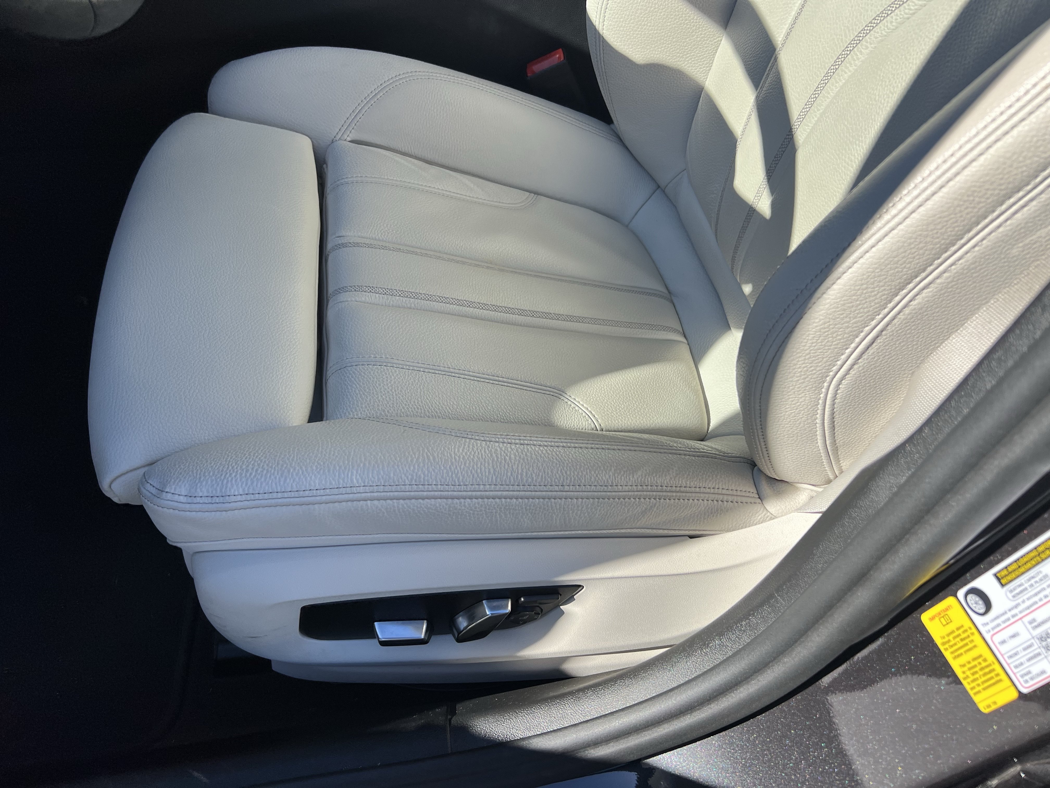 Used 2023 BMW 530i w/ Convenience Package RWD image 17