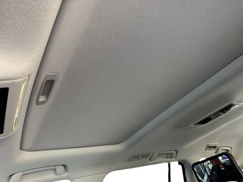 Used 2021 Lexus LX 570 4WD w/ Luxury Package image 16