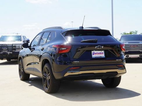 Used 2024 Chevrolet Trax ACTIV w/ Sunroof Package FWD image 7
