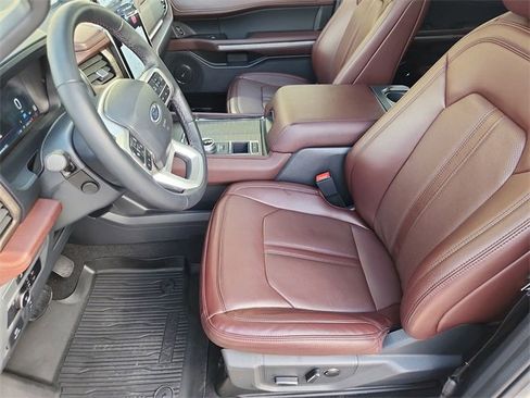 Used 2024 Ford Expedition Limited image 20