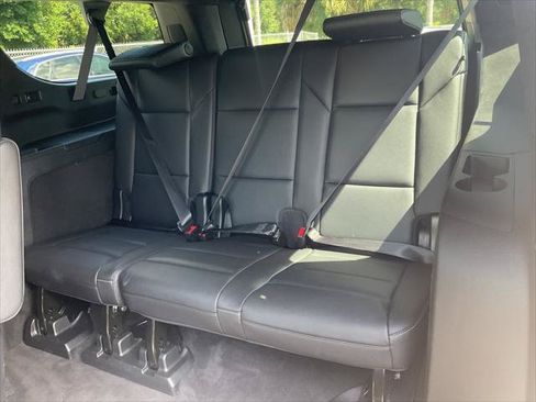 Used 2022 Cadillac Escalade ESV Luxury RWD image 17