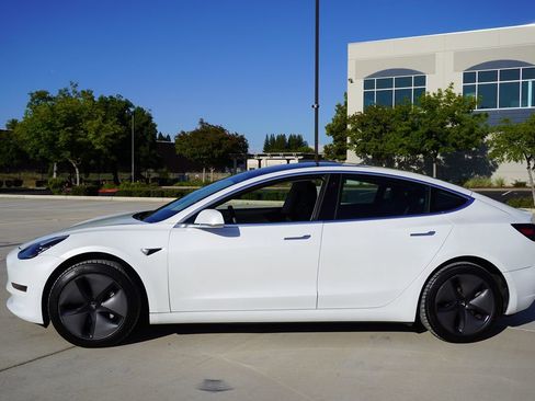 Used 2020 Tesla Model 3 Standard Range Plus RWD image 3