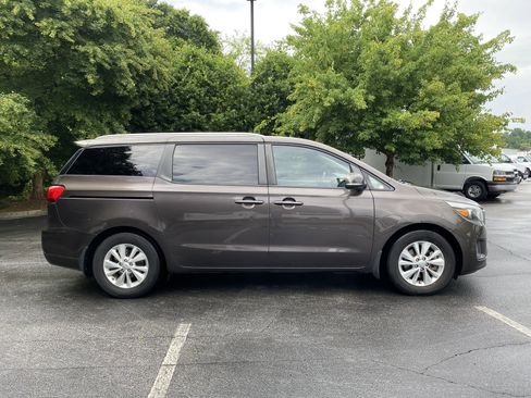 Used 2016 Kia Sedona LX w/ LX Essentials Premium Package FWD image 10