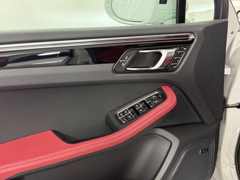 New 2026 Porsche Macan AWD/4WD image 15