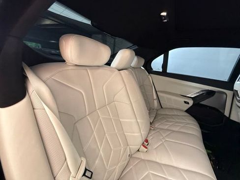 Used 2024 BMW 760i xDrive AWD/4WD image 32