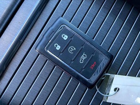 Used 2025 Jeep Wagoneer L Series II image 34