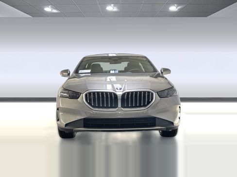 Used 2026 BMW 530i w/ Premium Package RWD image 5