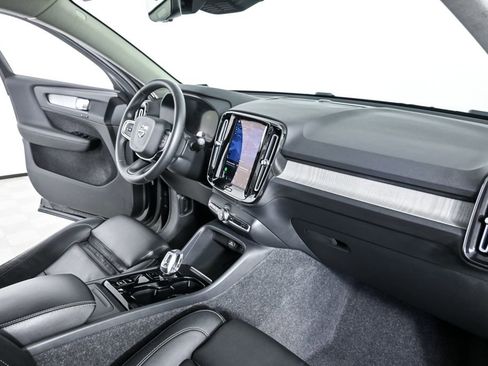 Certified 2025 Volvo XC40 B5 Plus image 25