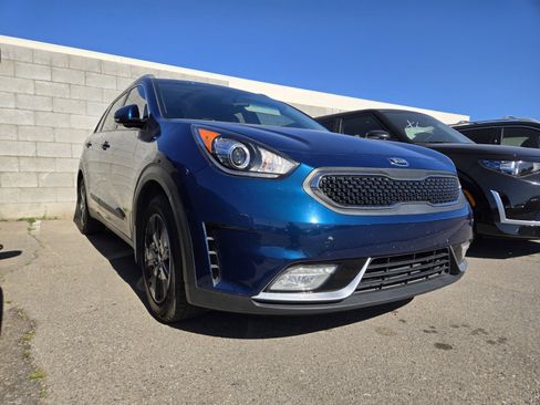 Used 2017 Kia Niro EX image 2