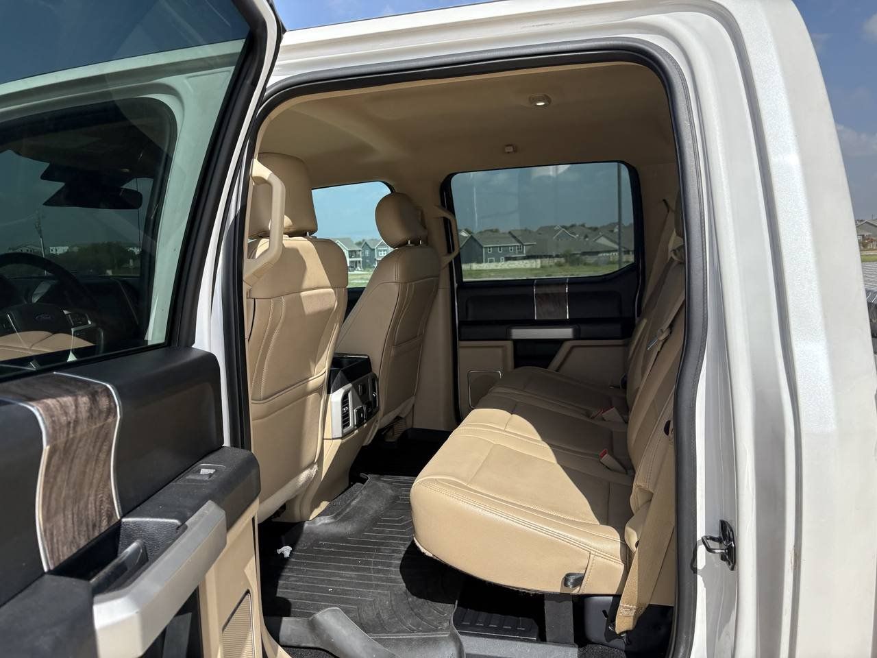 Used 2019 Ford F450 Lariat w/ Lariat Ultimate Package AWD/4WD image 9