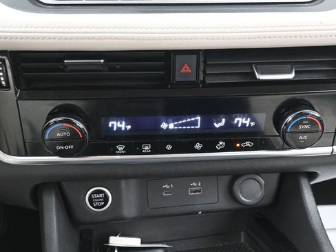 Used 2021 Nissan Rogue SV image 14