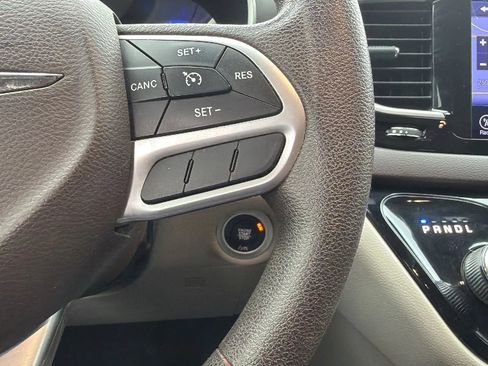 Used 2017 Chrysler Pacifica Touring image 62