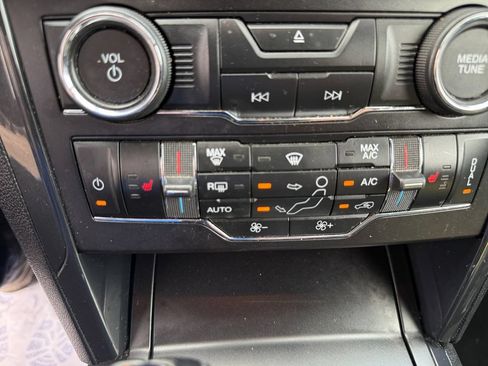 Used 2016 Ford Explorer XLT w/ Equipment Group 202A AWD/4WD image 25