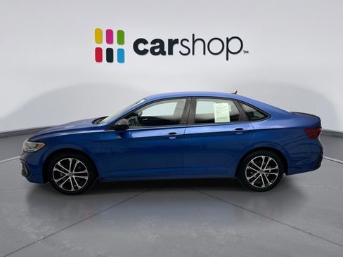 Used 2023 Volkswagen Jetta Sport image 2