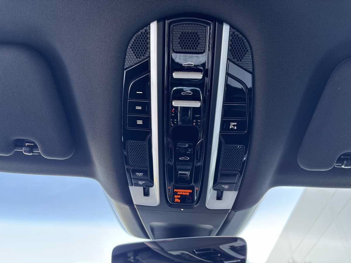 Used 2018 Porsche Panamera 4 AWD/4WD image 28