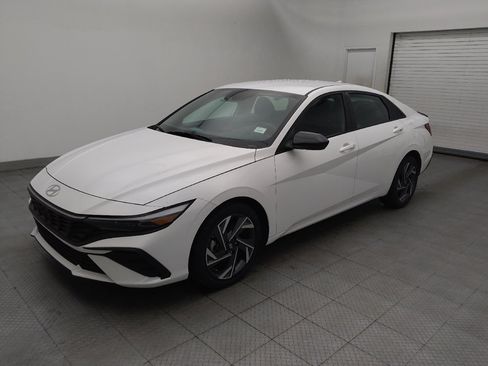 Used 2025 Hyundai Elantra Sport FWD image 2