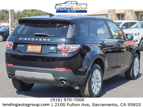 Used 2018 Land Rover Discovery Sport SE image 4