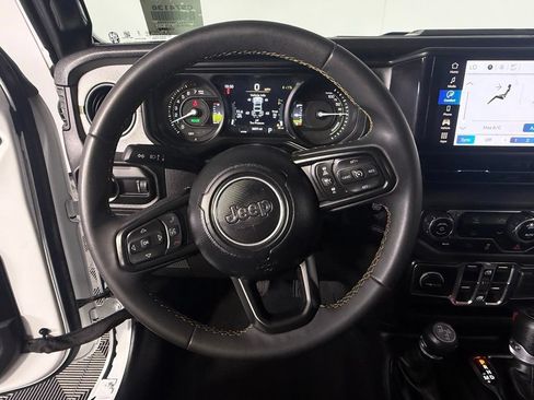 Used 2024 Jeep Wrangler Unlimited AWD/4WD image 15