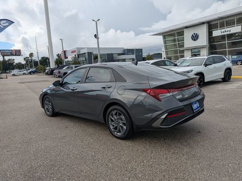 Used 2024 Hyundai Elantra SEL FWD image 4
