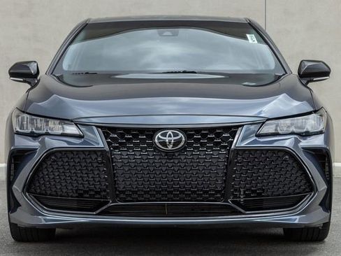 Used 2019 Toyota Avalon XSE FWD image 2