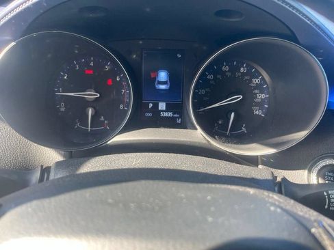 Used 2021 Toyota C-HR XLE FWD image 3