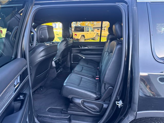 Used 2022 Jeep Wagoneer Series III AWD/4WD image 17