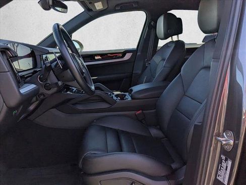 Used 2024 Porsche Cayenne image 13