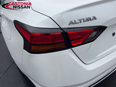 Used 2024 Nissan Altima 2.5 SV image 11