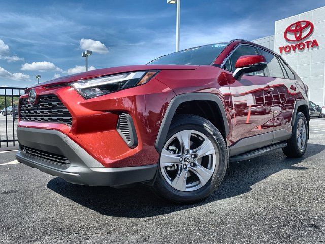 Used 2025 Toyota RAV4 LE AWD/4WD image 4