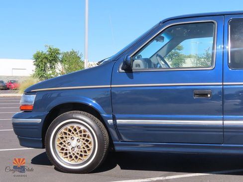 Used 1995 Chrysler Town & Country image 18