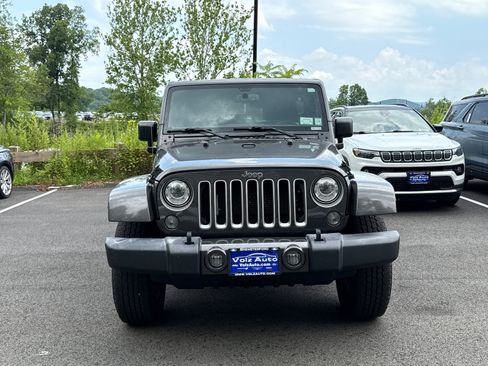 Used 2017 Jeep Wrangler Unlimited Sahara w/ Connectivity Group AWD/4WD image 2
