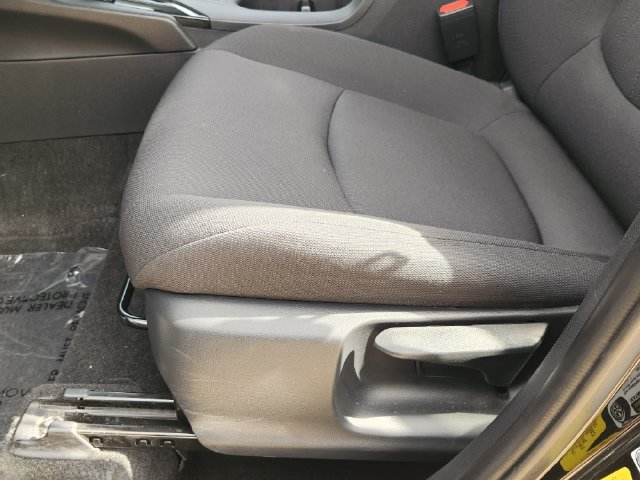 Used 2024 Toyota Corolla Cross LE w/ Moonroof Package AWD/4WD image 18
