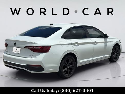 Used 2024 Volkswagen Jetta SE FWD image 6