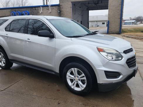 Used 2017 Chevrolet Equinox LS image 3
