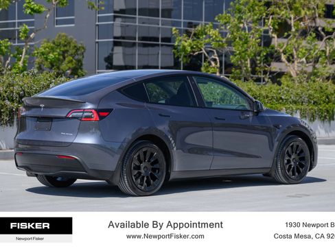 Used 2021 Tesla Model Y Long Range AWD/4WD image 3