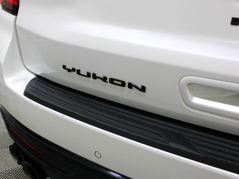 Used 2023 GMC Yukon XL Denali AWD/4WD image 29