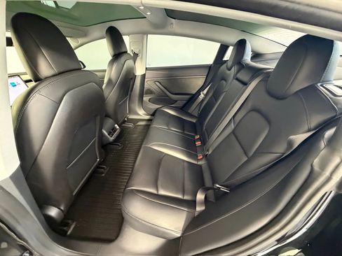 Used 2018 Tesla Model 3 Long Range RWD image 32
