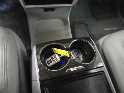 Used 2017 Toyota Sienna XLE image 29