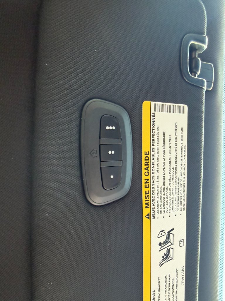 Used 2026 Chrysler Pacifica Select FWD image 32