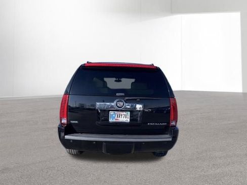 Used 2011 Cadillac Escalade Premium image 6